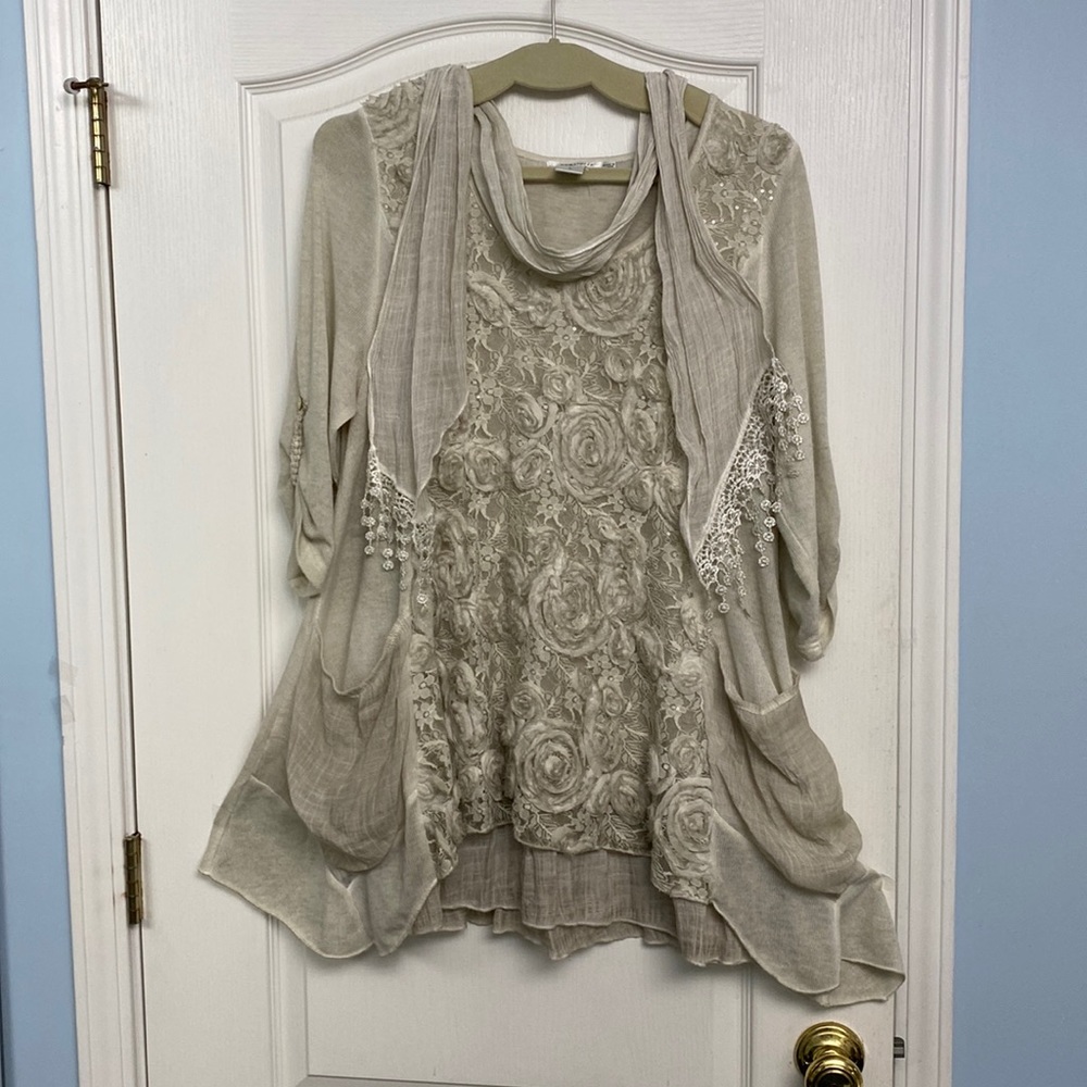 Boutique multi layered top with laced scarf